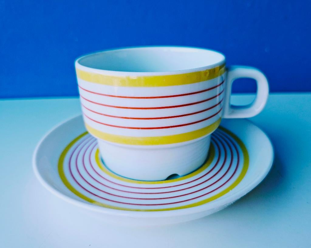 Vintage gestreepte IKEA kop en schotel/jaren 80, Ophalen of Verzenden, Zo goed als nieuw, Overige stijlen, Kop(pen) en/of Schotel(s)