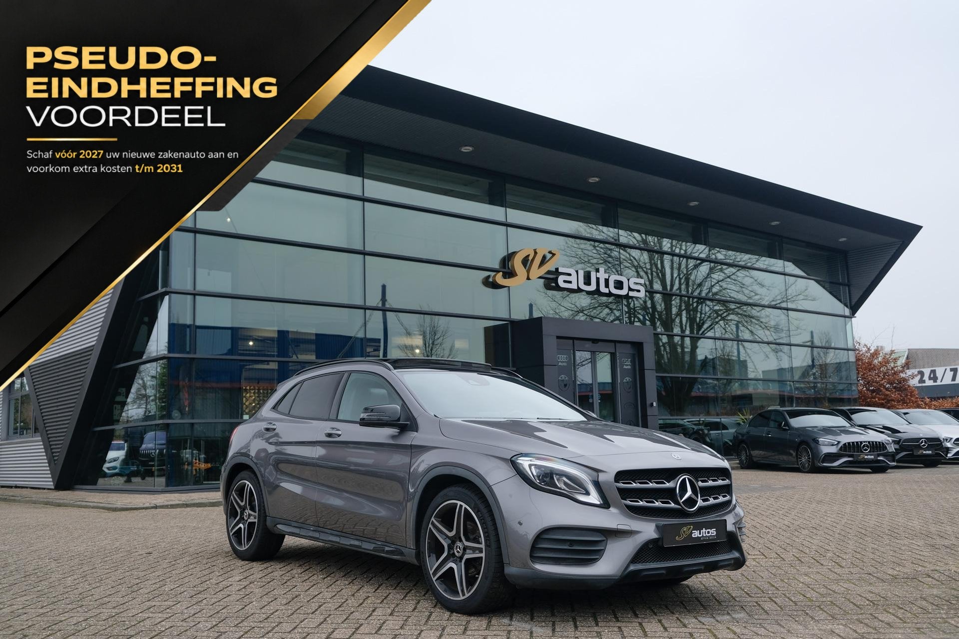 Mercedes-Benz GLA-klasse GLA180 AMG 122pk Panoramadak *BTW*, Auto's, 4 cilinders, 715 kg, Leder en Stof, 122 pk