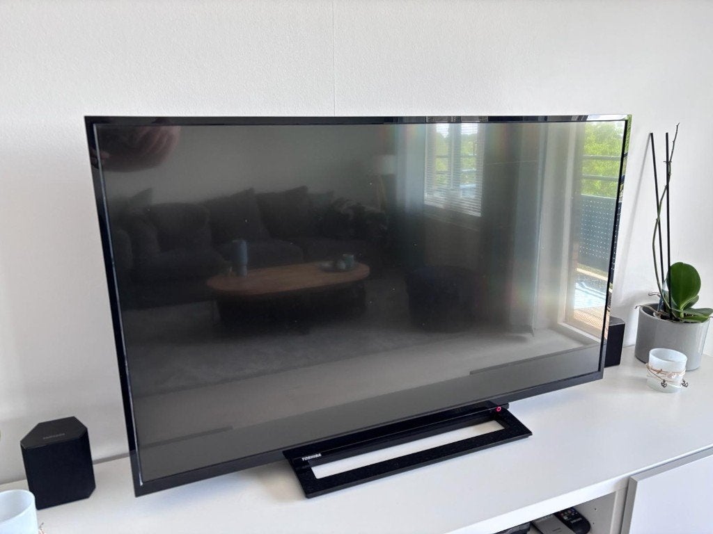 TOSHIBA 43V5863DG - Ultra HD Smart Tv te Koop, Ophalen, Zo goed als nieuw, 100 Hz, 100 cm of meer