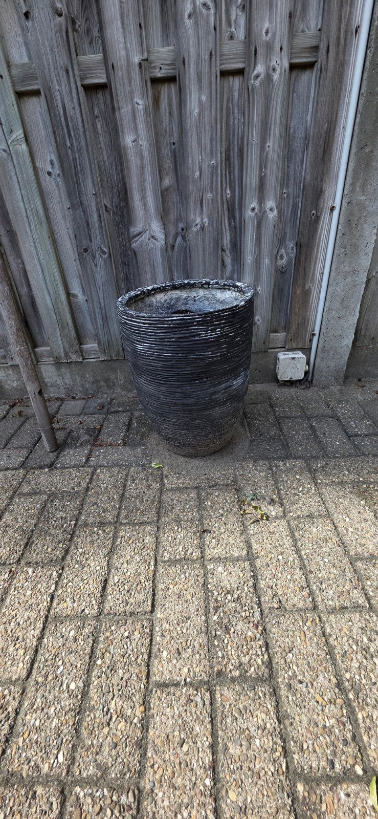 Grote donkere bloempot voor buiten, Ophalen, Overige materialen, Gebruikt, 40 cm of meer