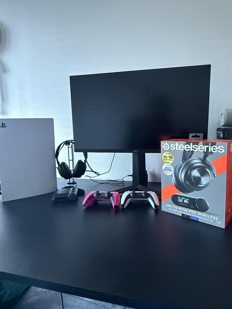 Complete Gaming Setup: PS5, Monitor, Headset & Controllers, 2 spelers, Ophalen of Verzenden, Zo goed als nieuw, Eén computer