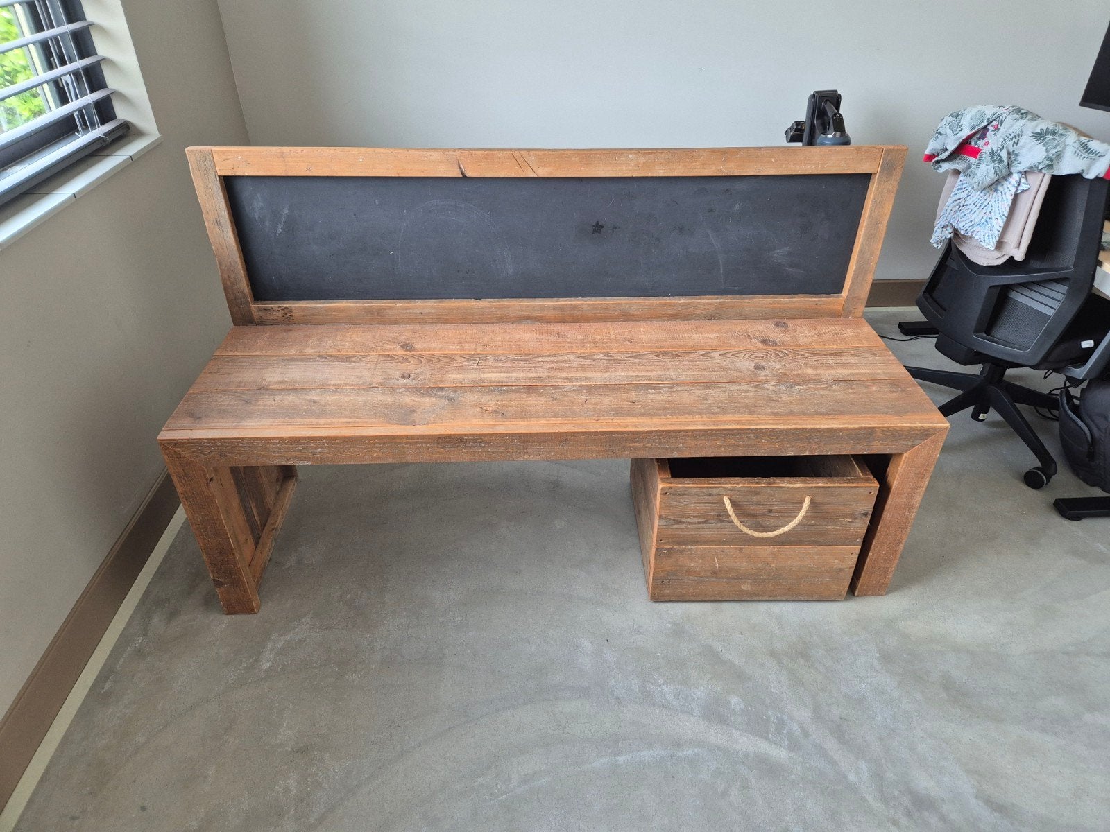 Super gave speeltafel met krijtbord €50,-, Ophalen, Zo goed als nieuw, Tafel(s) en Stoel(en)