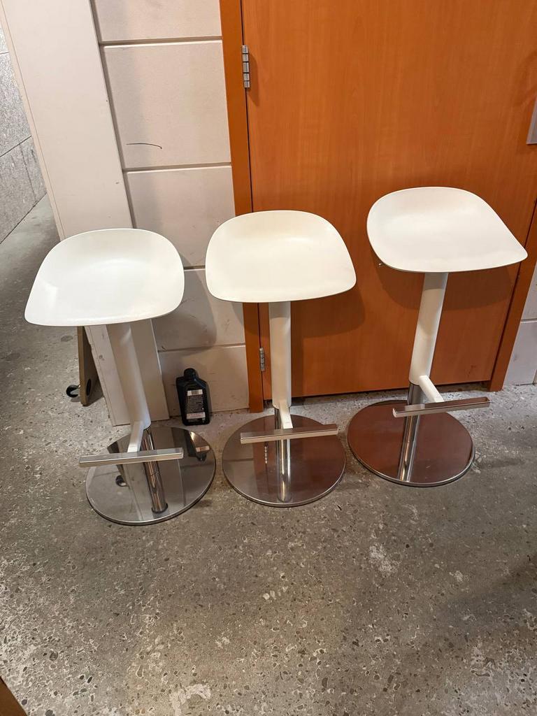 Ikea barkruk wit JANINGE, Ophalen, Gebruikt, 60 tot 90 cm, In hoogte verstelbaar