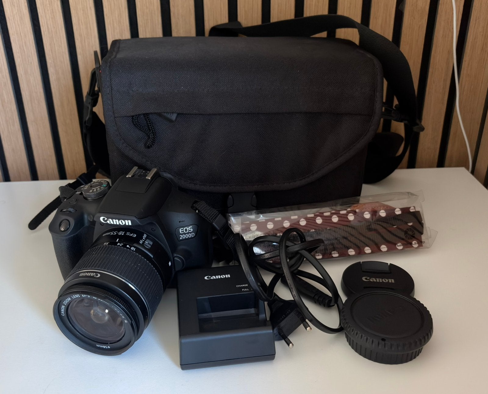 Canon EOS 2000D incl. Lens & Tas, Spiegelreflex, Canon, Ophalen of Verzenden, Zo goed als nieuw