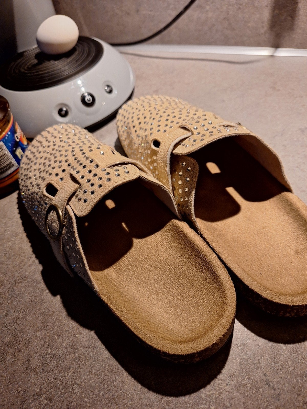 Nieuwe glitter muiltjes mt 41 staat 44 op maar dat kloptniet, Ophalen of Verzenden, Nieuw, Sandalen of Muiltjes