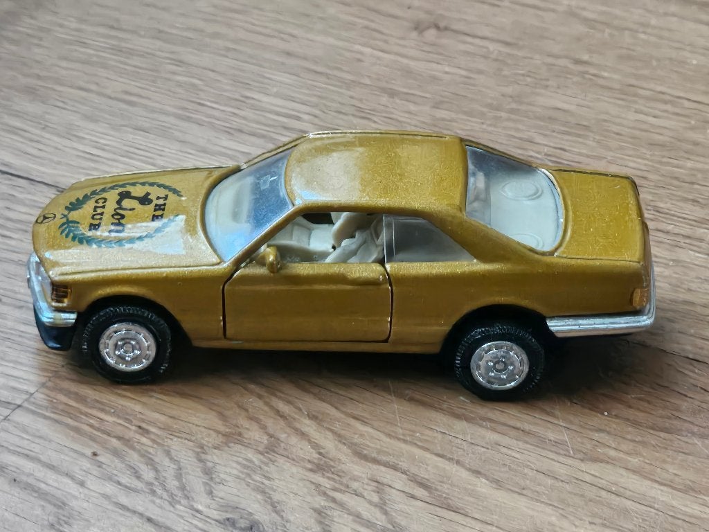 Welly Mercedes-Benz 560 SEL 'The Golf Club' modelauto, Ophalen of Verzenden, Gebruikt, Auto's