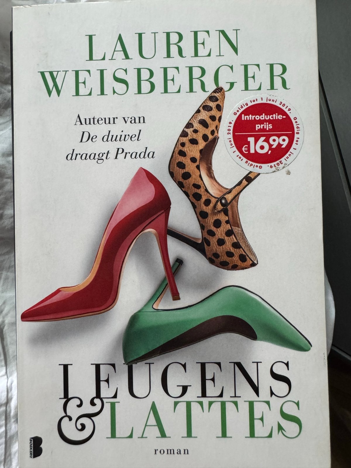 Leugens & Lattes - Lauren Weisberger (De duivel draagt Prada, Ophalen of Verzenden, Zo goed als nieuw, Nederland