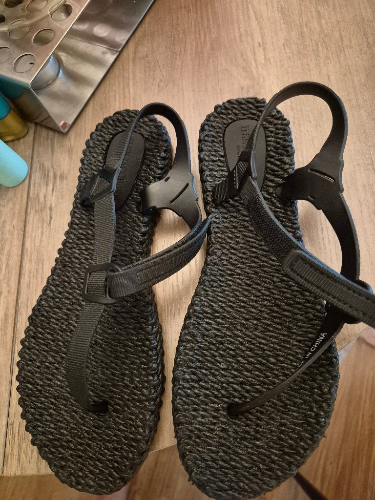 Slippers zwart nieuw, Ophalen of Verzenden, Nieuw, Zwart