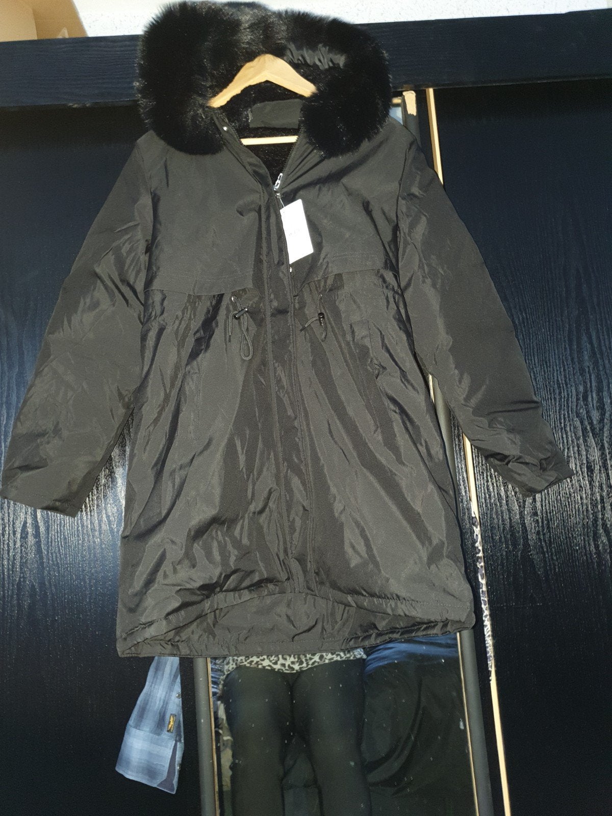 Zwarte winterjas met bontkraag - Maat xxxl valt als xxl is, Maat 38/40 (M), Zwart, Nieuw, Ophalen of Verzenden