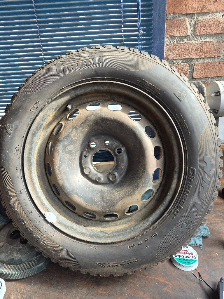 Pirelli winterbanden 175/65 R14, Ophalen, 14 inch, Gebruikt, 175 mm