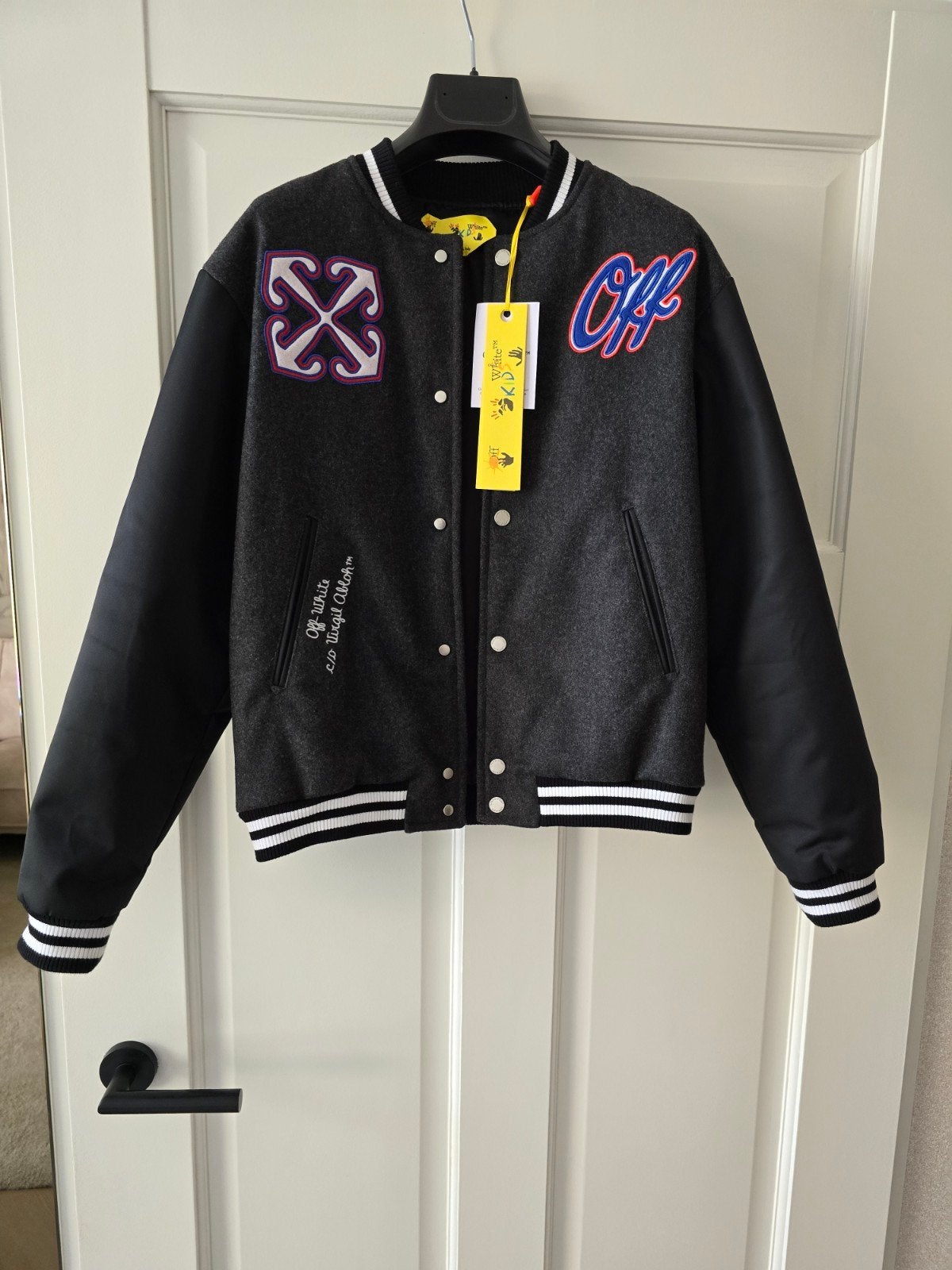 Off-White Varsity Jas Maat 12 (152) - Nieuw met kaartjes, Ophalen of Verzenden, Nieuw, Meisje, Jas