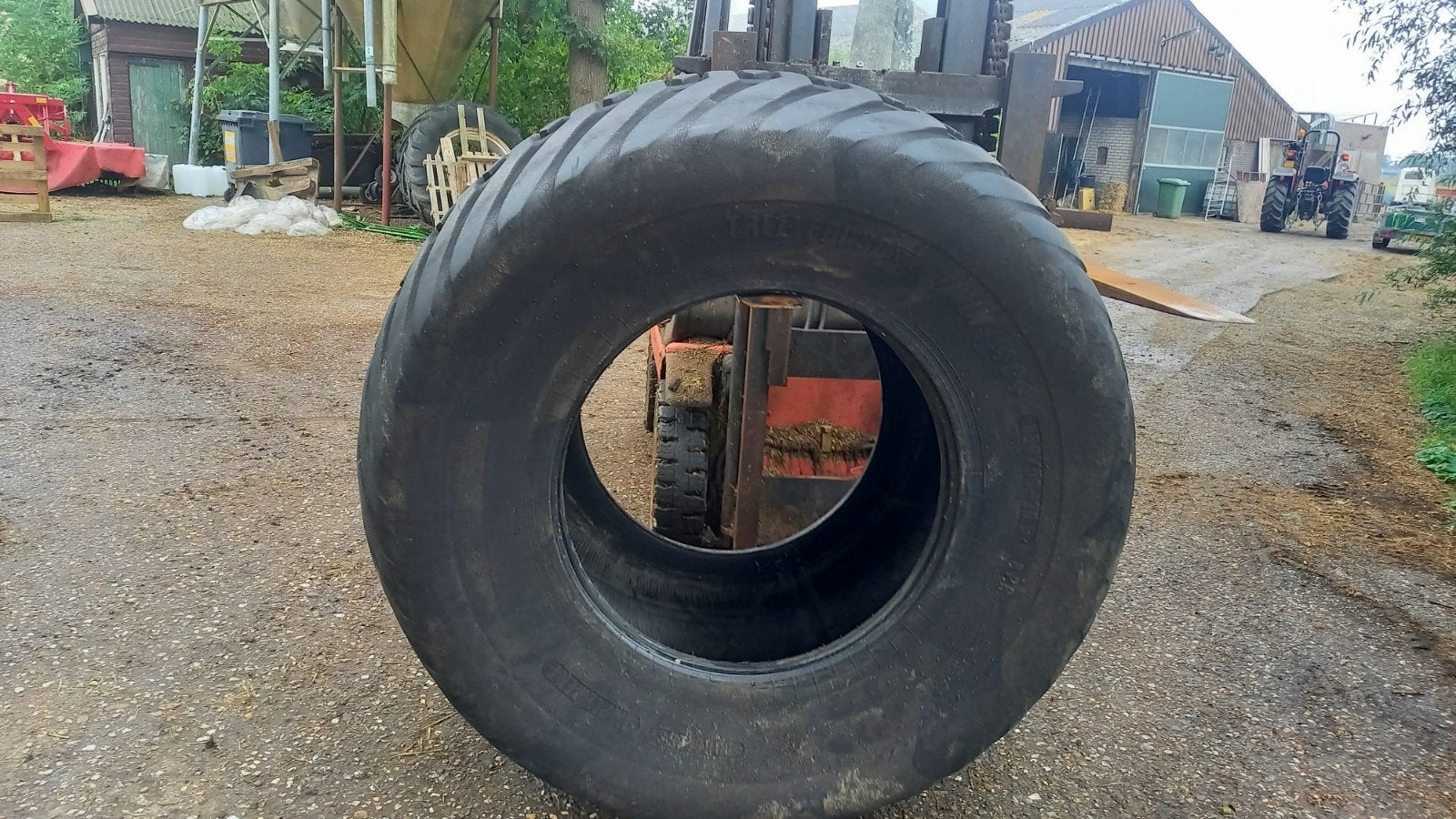 Trelleborg twin 404. 850/50-30.5, Ophalen of Verzenden