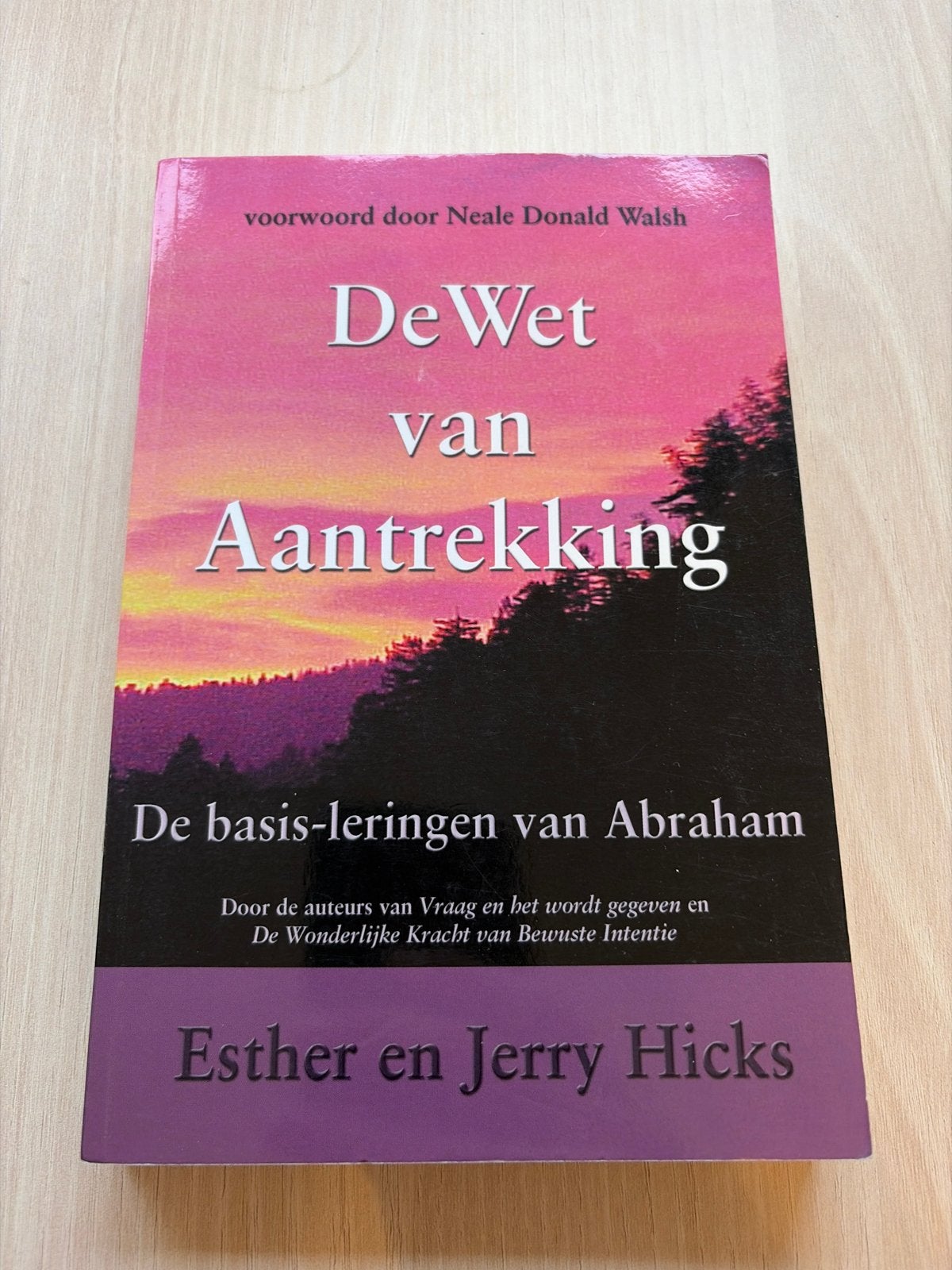 De Wet van Aantrekking - Esther en Jerry Hicks, Ophalen of Verzenden, Zo goed als nieuw, Spiritualiteit algemeen, Achtergrond en Informatie