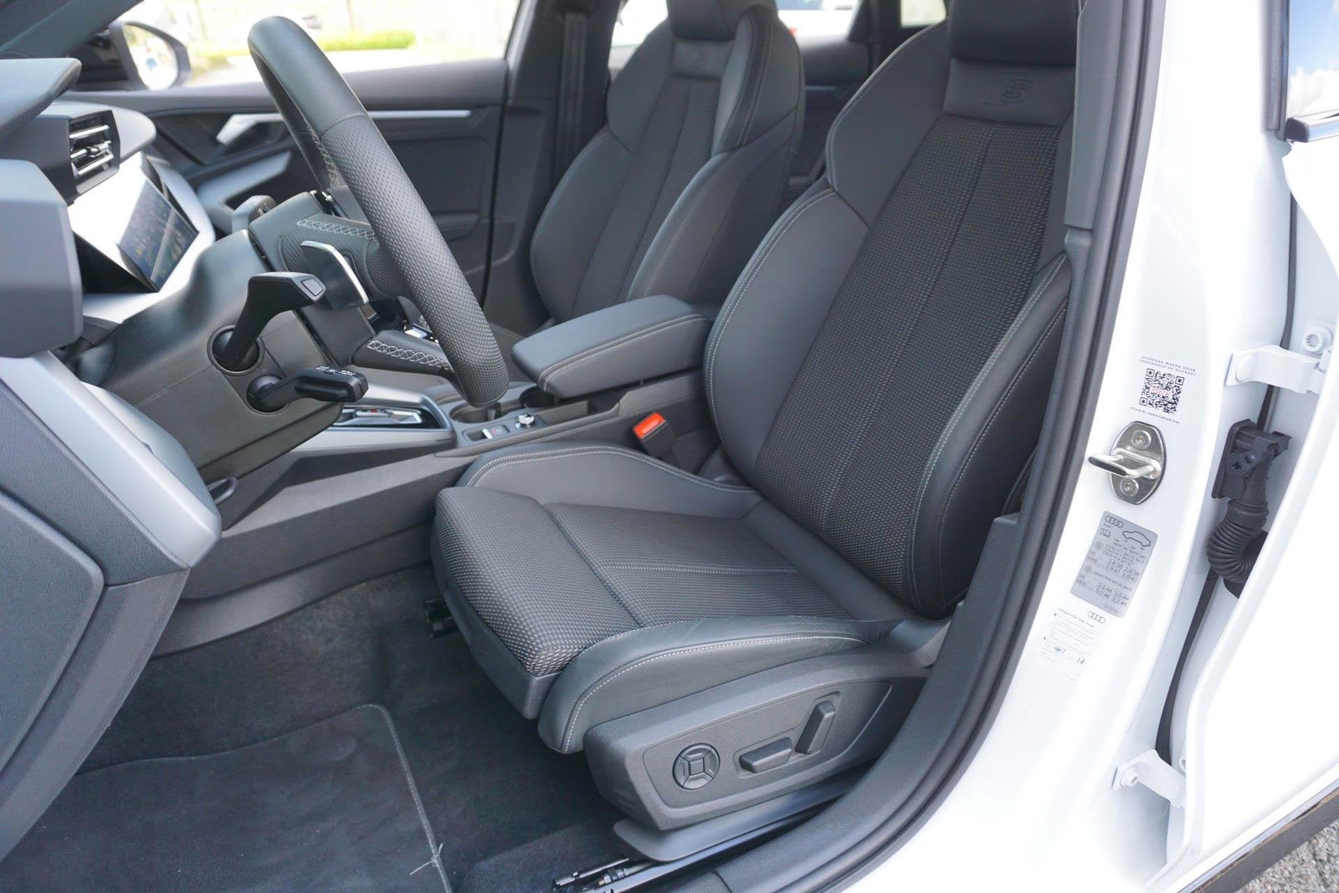Audi A3 Sportback 45 TFSIe 272pk S Edition Competition | SoH, 4 cilinders, Leder en Stof, Plug-in hybride, Hybride Elektrisch/Benzine