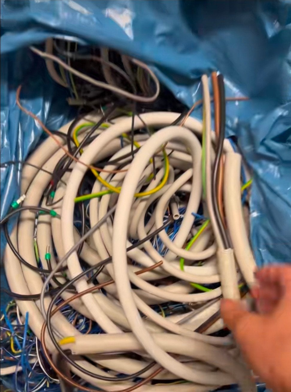 GEZOCHT: GRATIS OUD KOPER, KABELS EN OUDE ELEKTRONICA

Wij z, Ophalen, Overige typen