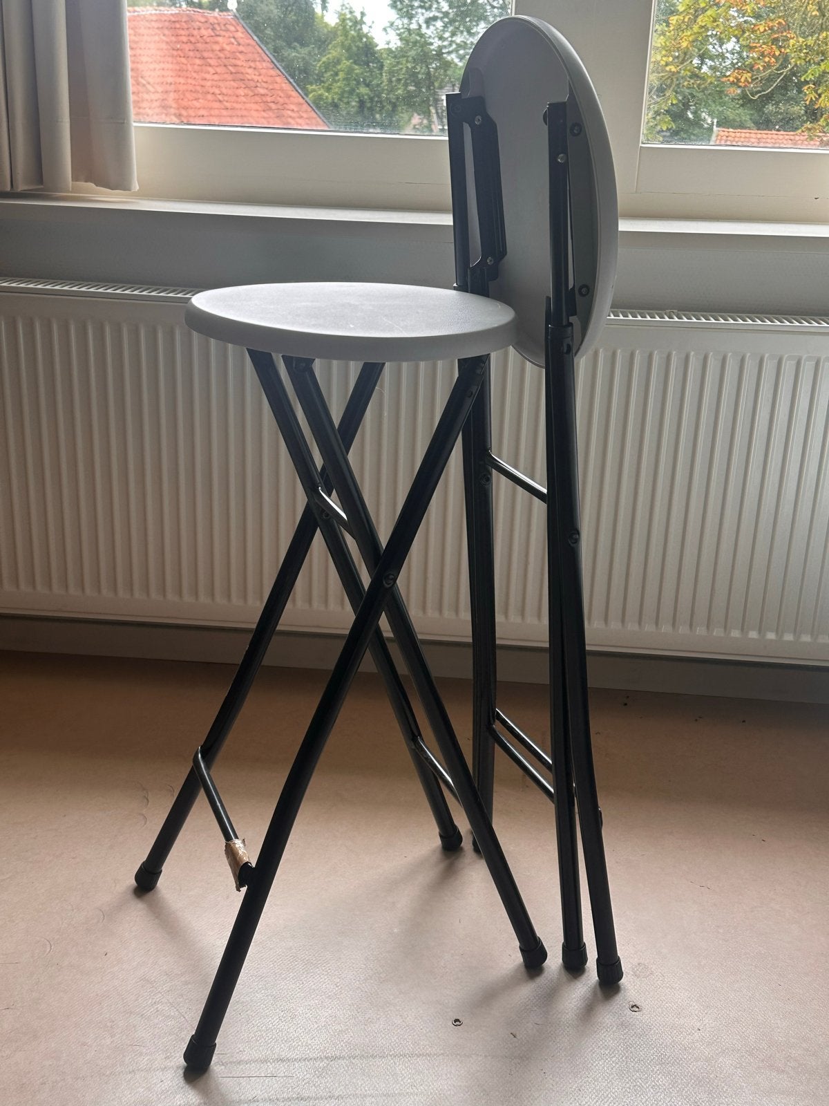 Opklapbare barkrukken - Max. 100 kg, Zithoogte 76 cm, Huis en Inrichting, Barkrukken, Ophalen, Kunststof, Met voetsteun, 60 tot 90 cm