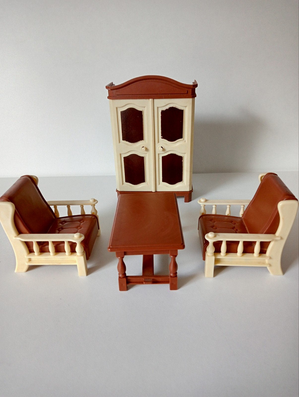 Vintage poppenhuis meubels: fauteuils, tafel en kast, Antiek en Kunst, Ophalen of Verzenden