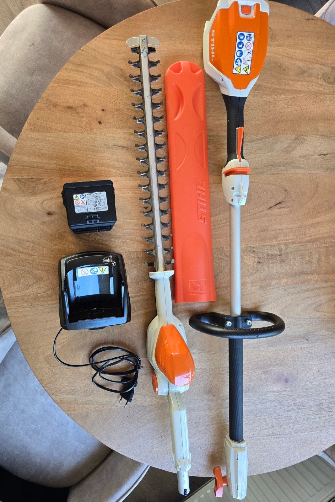 Stihl Heggenschaar met Accu en Lader - AK 20 Systeem, Tuin en Terras, Ophalen, Zo goed als nieuw, Overige soorten, Stihl