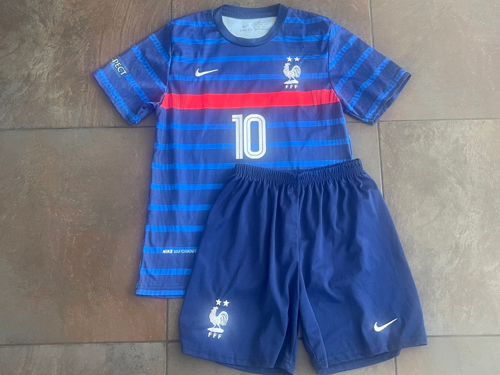 Tenue nationaal elftal frankrijk maat 176, Ophalen of Verzenden, Zo goed als nieuw, Jongen of Meisje, Sport- of Zwemkleding