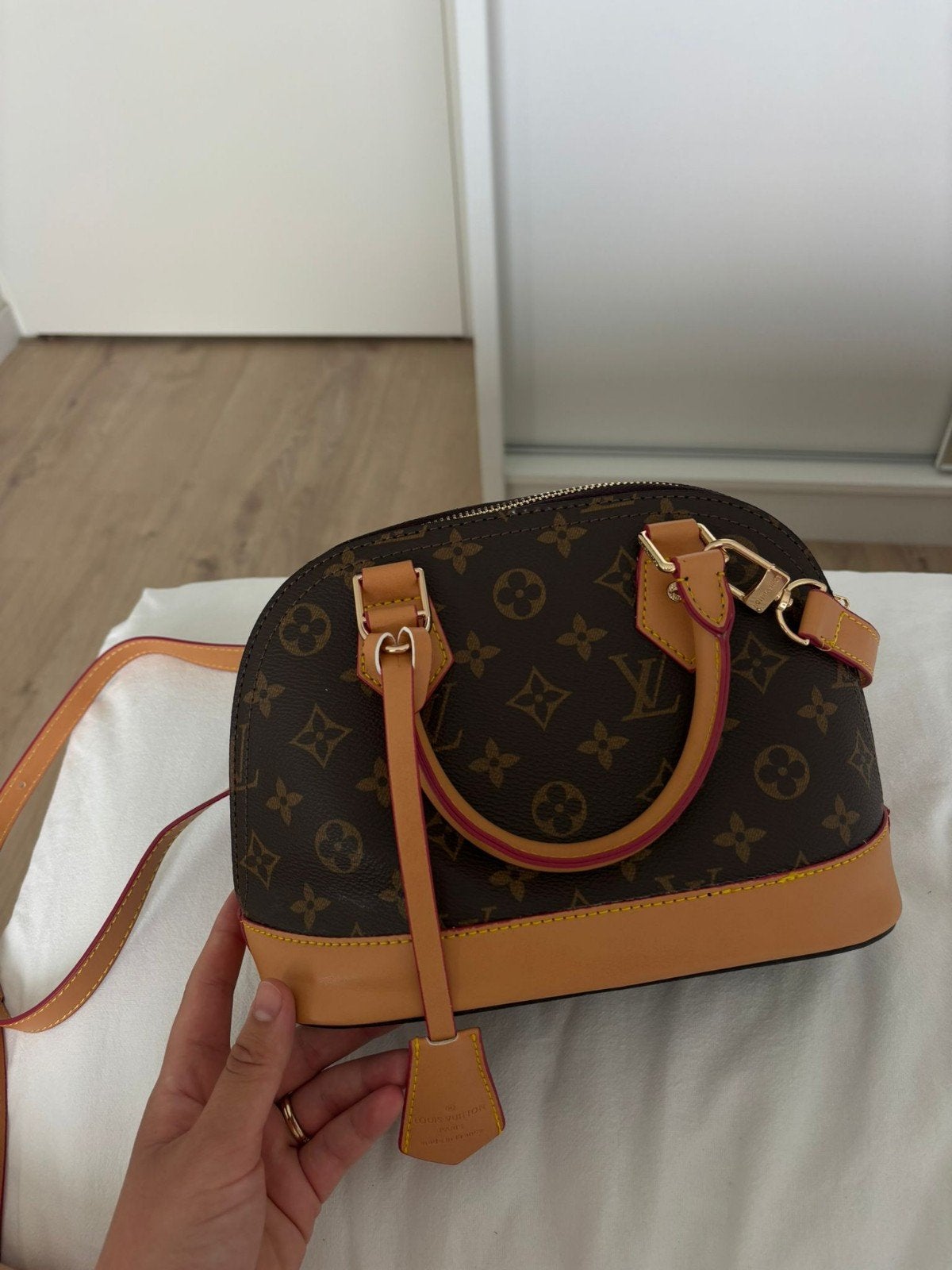 Louis Vuitton Alma BB Monogram Handtas, Sieraden, Tassen en Uiterlijk, Tassen | Damestassen, Ophalen of Verzenden, Zo goed als nieuw
