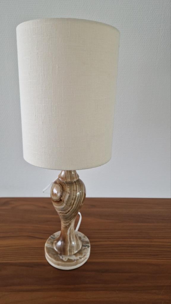 Elegante Tafellamp met Stoffen Kap en Marmeren Voet, Huis en Inrichting, Lampen | Tafellampen, Ophalen, 50 tot 75 cm, Zo goed als nieuw