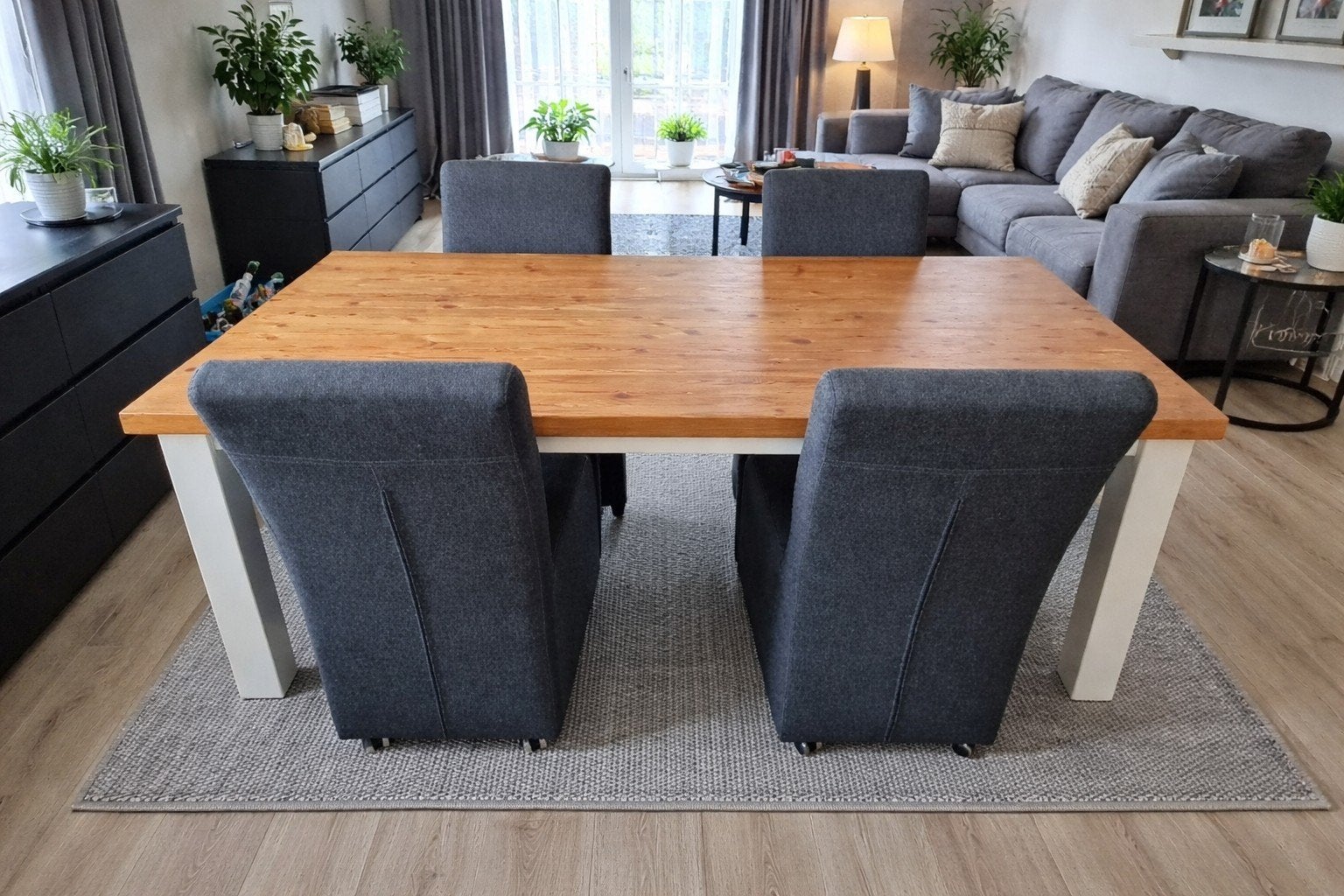 Massief houten eetkamertafel met 4 eetkamerstoelen, Ophalen, Zo goed als nieuw, 4 tot 6 stoelen