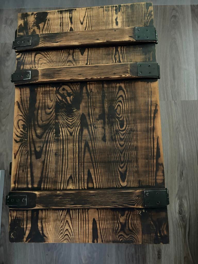 Unieke houten kist met metalen accenten, Huis en Inrichting, Woonaccessoires | Kisten, 50 tot 100 cm, Ophalen of Verzenden, Zo goed als nieuw