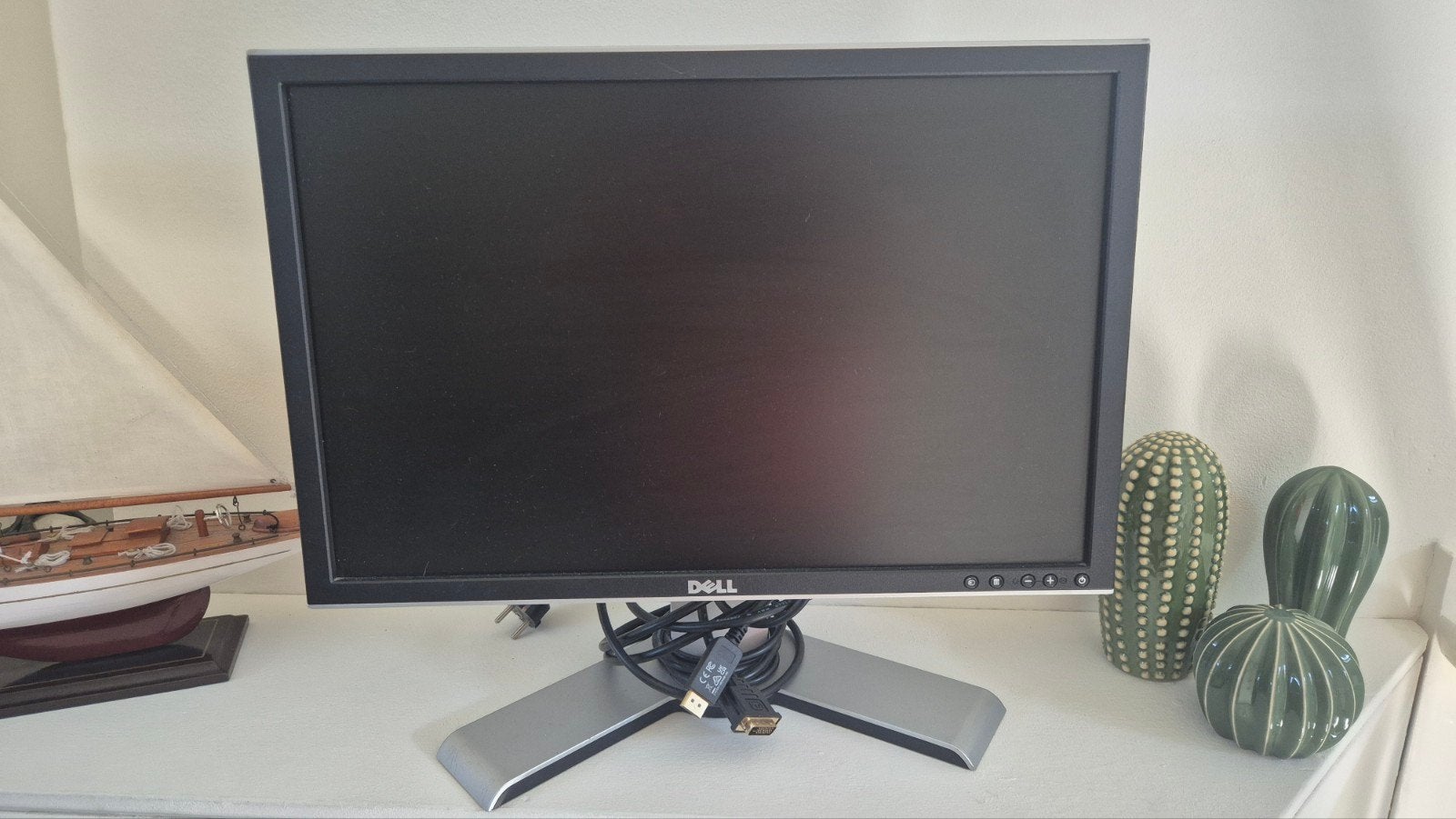 Dell 22 inch monitor Dvi / VGA 2208WFPt, In hoogte verstelbaar, Ophalen of Verzenden, Dell, DVI
