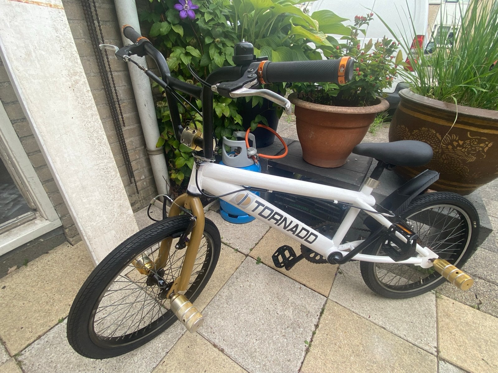 Tornado BMX-fiets - Wit met gouden accenten, Fietsen en Brommers, 16 tot 20 inch, Staal, Velgrem, Ophalen of Verzenden