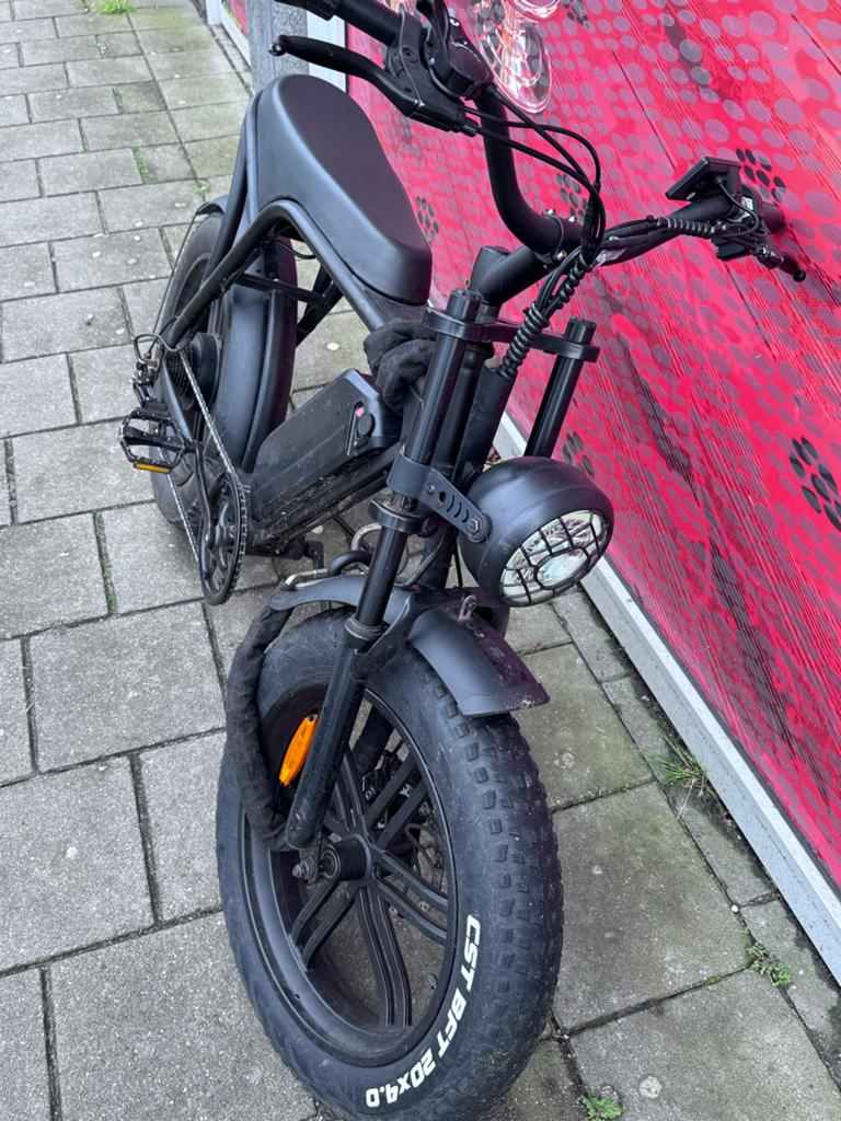 Fatbike V8 - Krachtige E-bike met 250W motor, Fietsen en Brommers, Elektrische fietsen, Ophalen, Gebruikt, 50 km per accu of meer