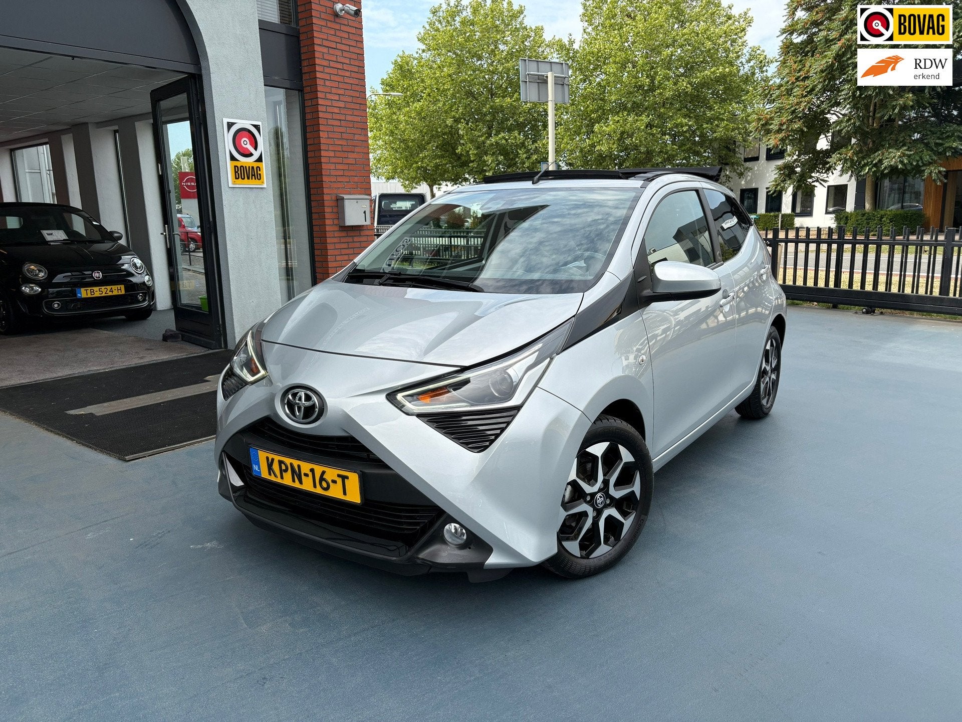 Toyota Aygo 1.0 VVT-i x-joy OPENDAK AUTOMAAT AIRCO, Auto's, Gebruikt, Euro 6, 4 stoelen, 3 cilinders