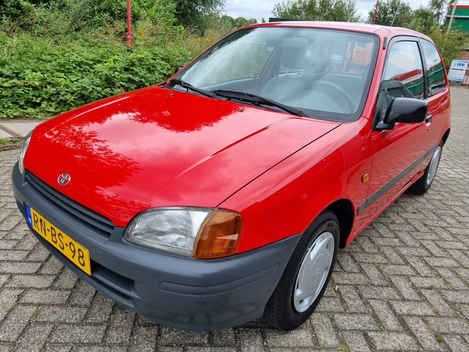 Collectors Item! Toyota Starlet 1.3 16V 1997 Rood, Voorwielaandrijving, Stof, 750 kg, 4 cilinders