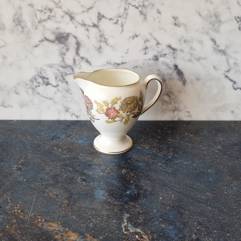 Wedgwood Lichfield roomkannetje op pootje, Verzenden