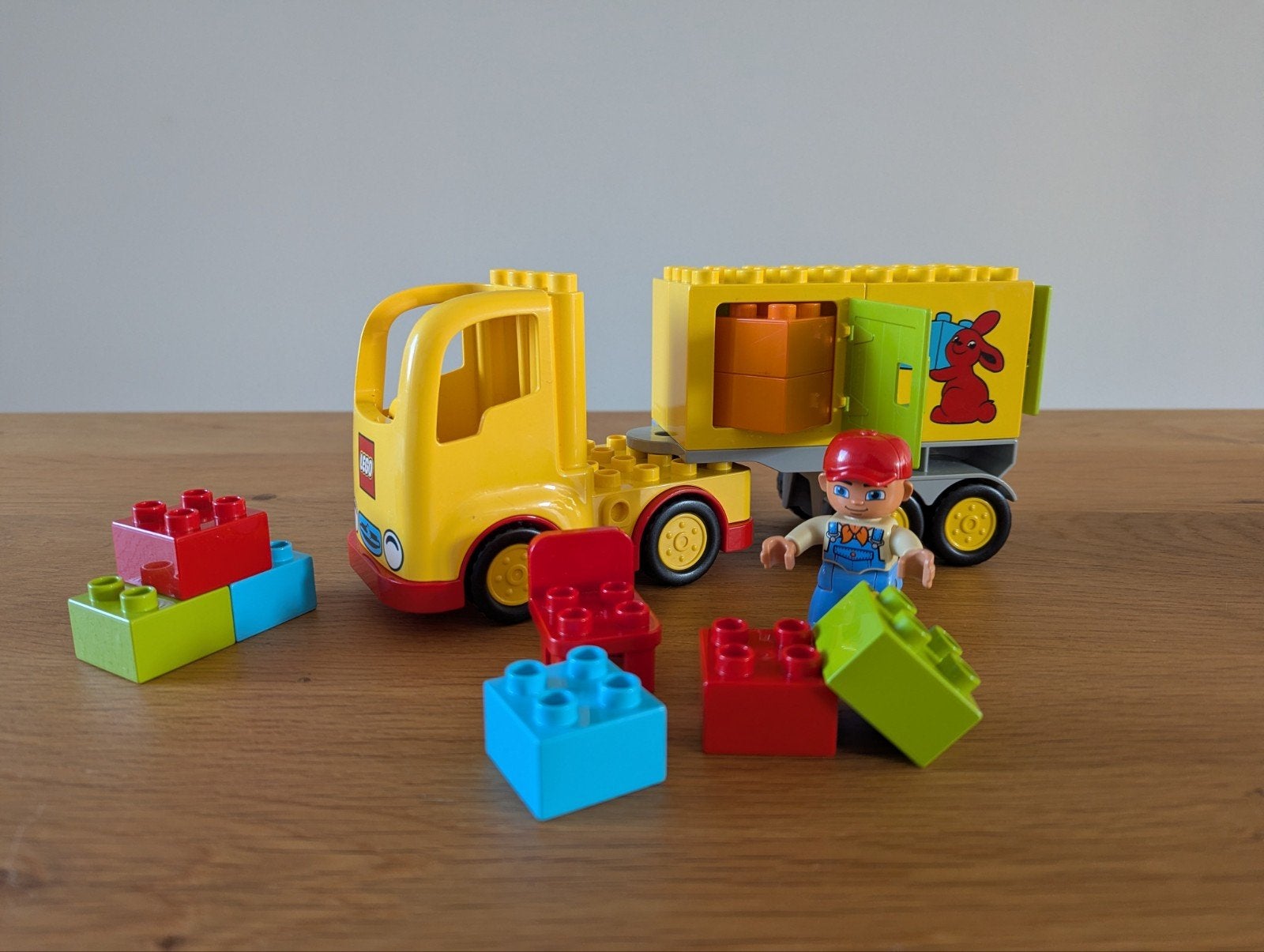 Lego Duplo Vrachtwagen met aanhanger en figuur 10601, Gebruikt, Overige thema's, Lego, Ophalen of Verzenden
