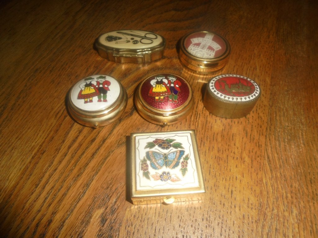 Pillendoosje / 6 stuks /  Brugse kant en anderen, Antiek en Kunst, Ophalen of Verzenden