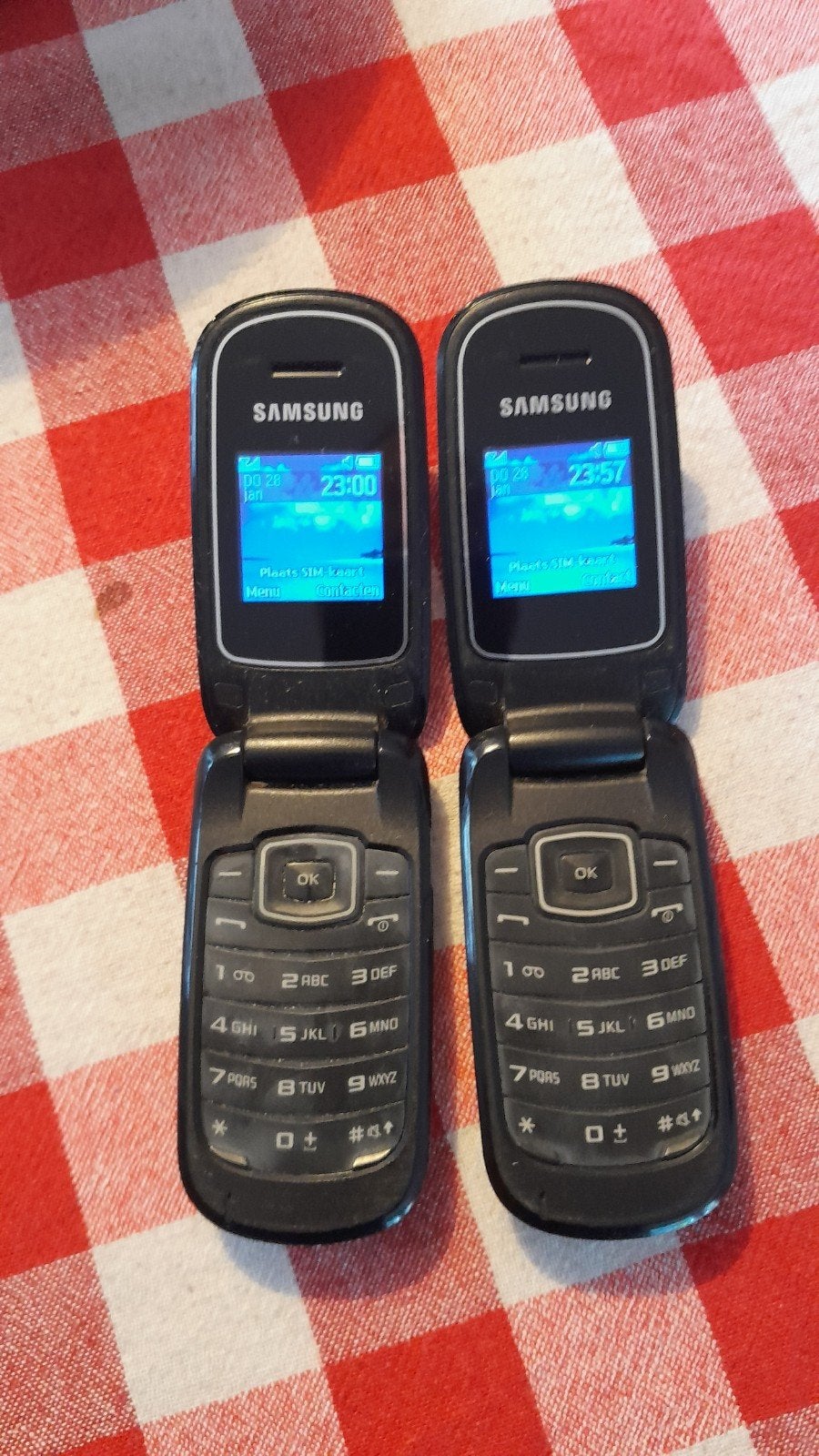 samsung GT-E1150 , 2 stuks, Telecommunicatie, Gebruikt, Overige modellen, Geen camera, Zwart