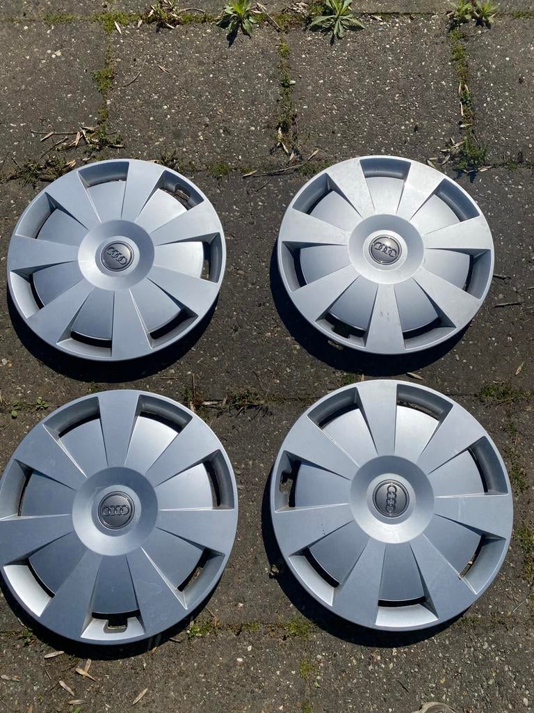 Set van 4 Audi 16 inch wieldoppen, Ophalen of Verzenden, Gebruikt