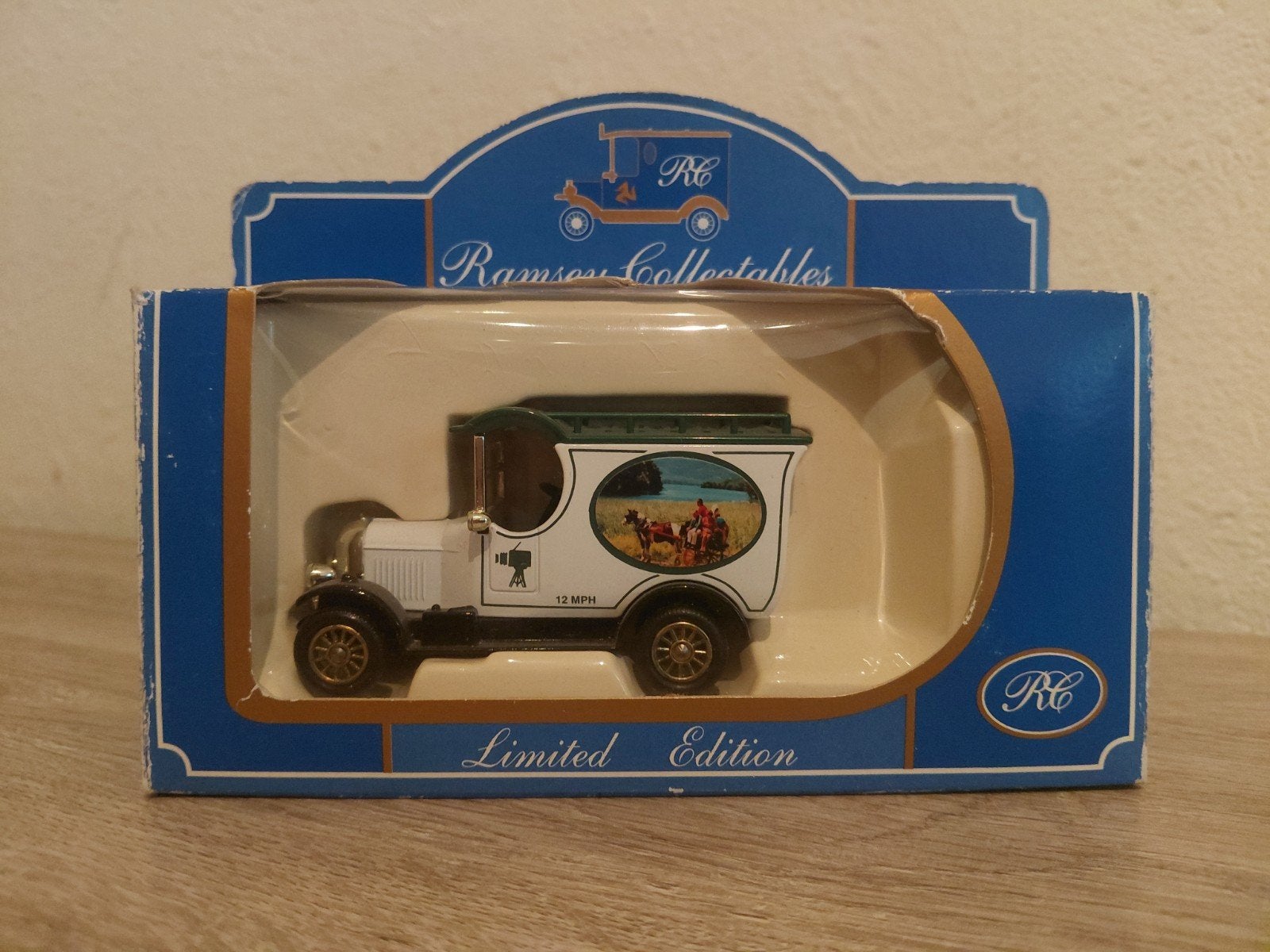 Limited Edition 'Golden Jubilee' Bullnose Morris Van, Verzenden, Nieuw, Groter dan 1:32, Overige merken