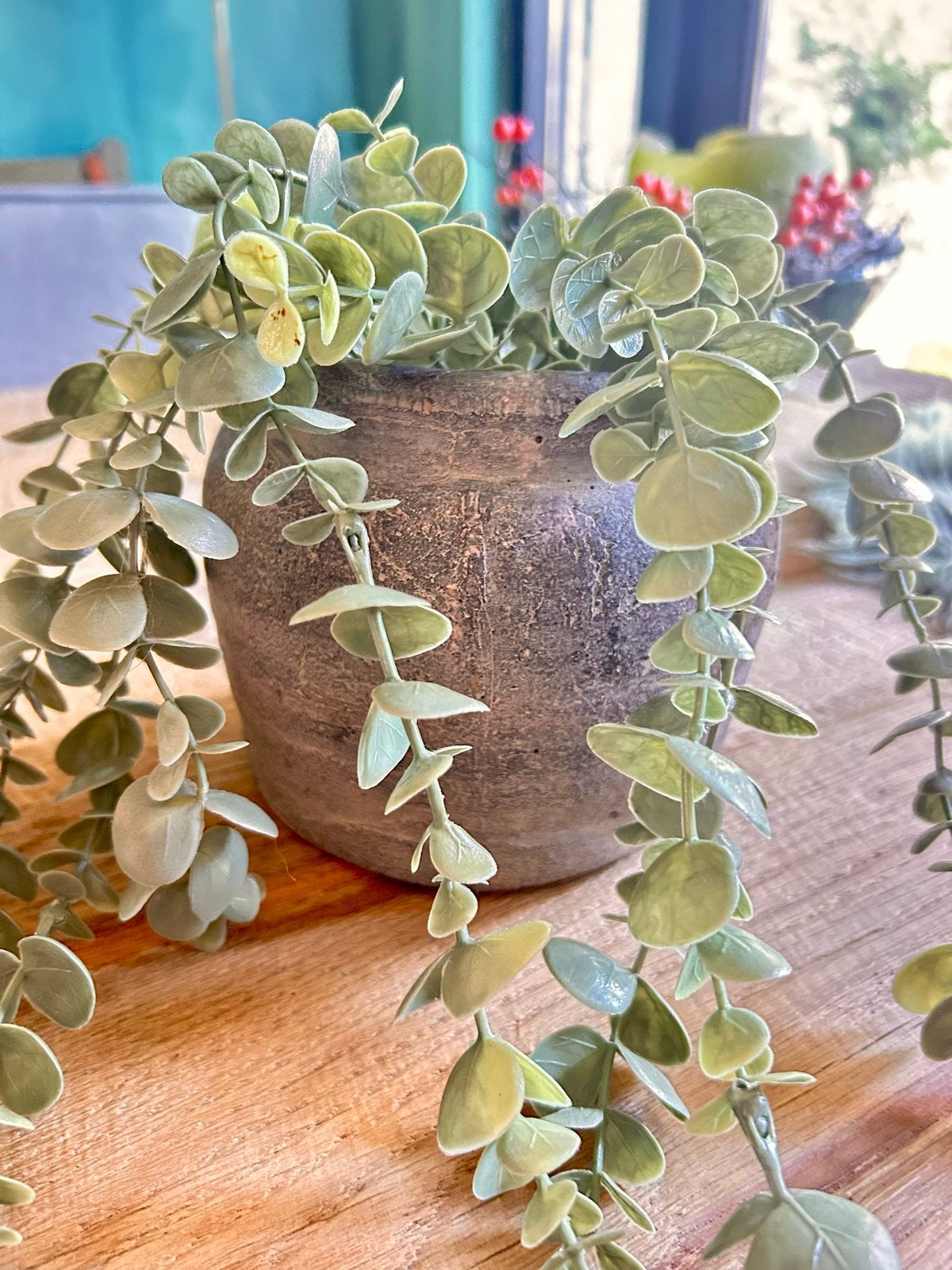 Betonnen potje met kunst hangplant, Groen, Kunstplant, Ophalen of Verzenden, Zo goed als nieuw