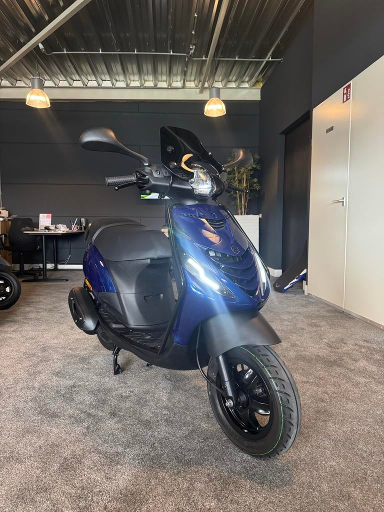 Piaggio Zip 50s |  Custom | Full Option | Brom | Nieuwstaat, Ophalen, Maximaal 45 km/u, Zip, Zo goed als nieuw