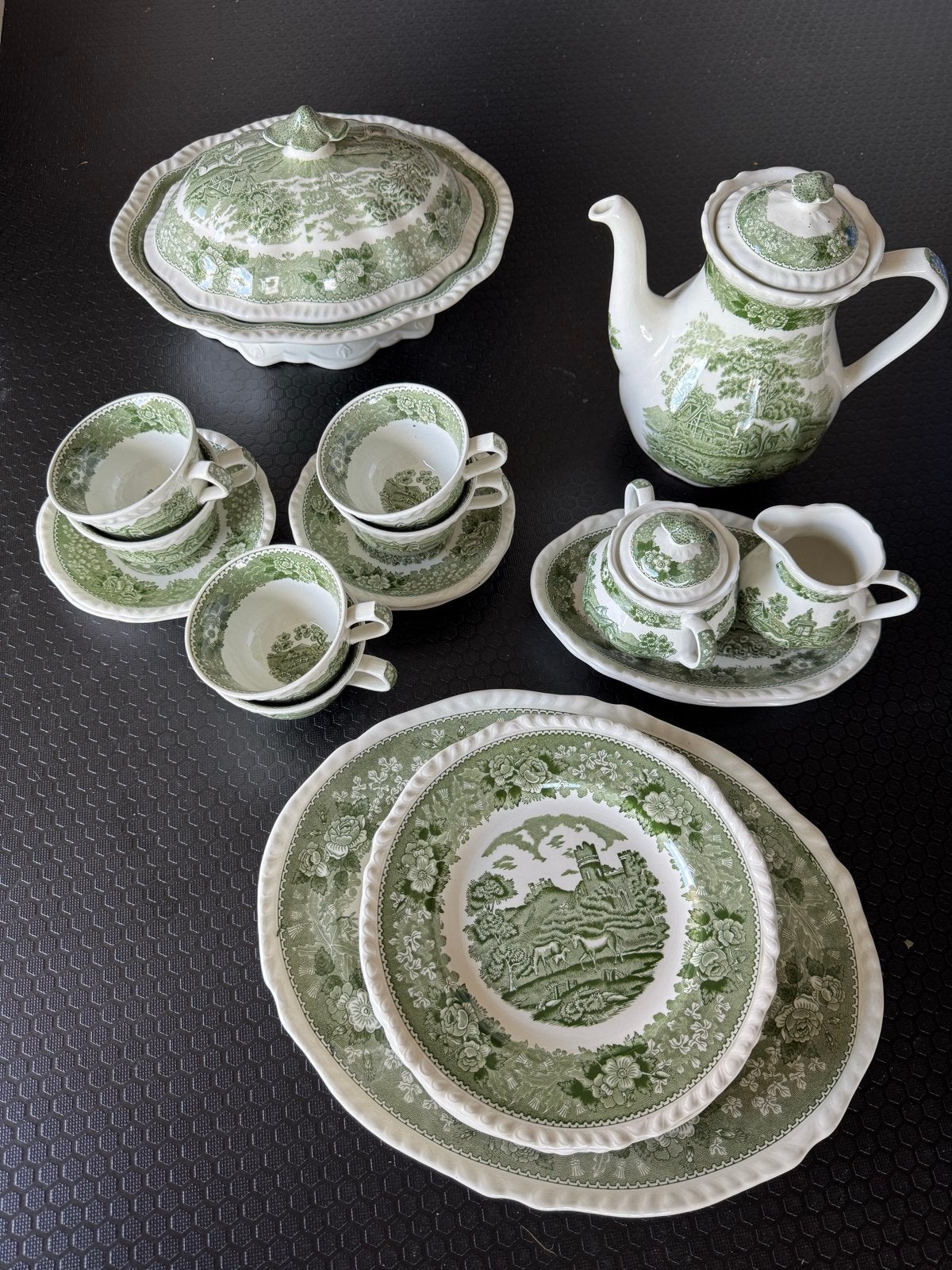Wedwood Familie English Ironstone Servies - Groen, Antiek en Kunst, Ophalen