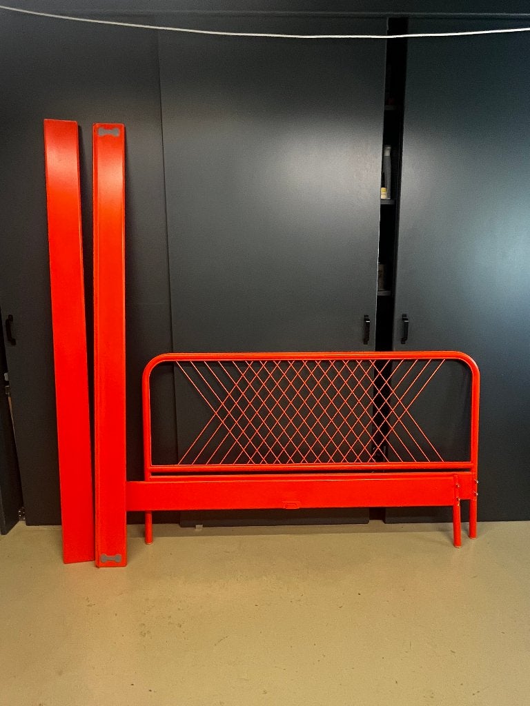 Retro bed 160x200 - Oranje metalen frame met lattenbodems, Huis en Inrichting, Slaapkamer | Bedden, Ophalen, Gebruikt, Overige kleuren