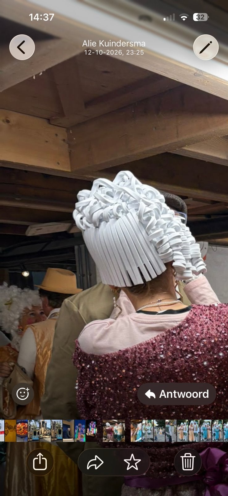 Diverse zelfgemaakte foam witte pruiken en hoedjes, Kleding | Dames, Ophalen of Verzenden, Carnaval