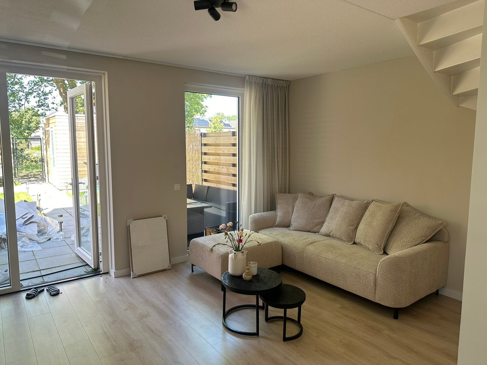 Leenbakker Bank Elsa 3-zits beige incl hocker, Ophalen of Verzenden, Zo goed als nieuw, 75 tot 100 cm