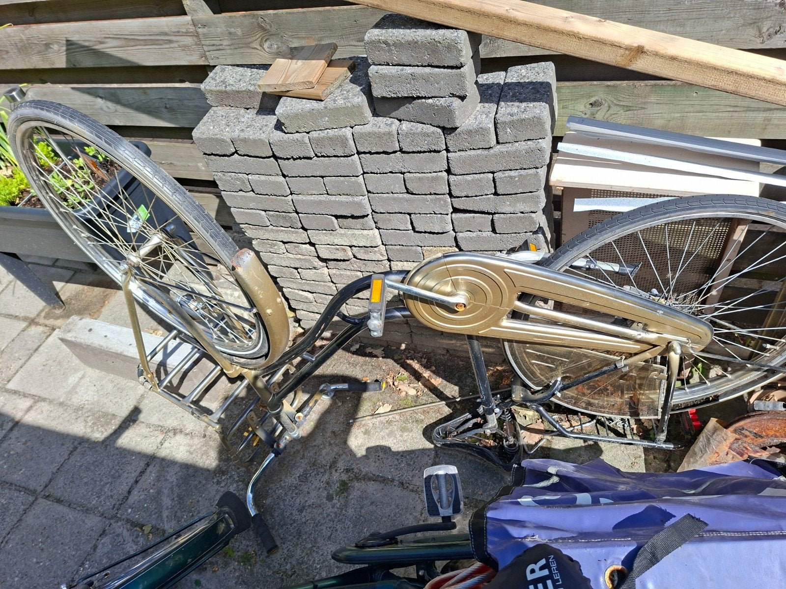 Dames fiets., Ophalen