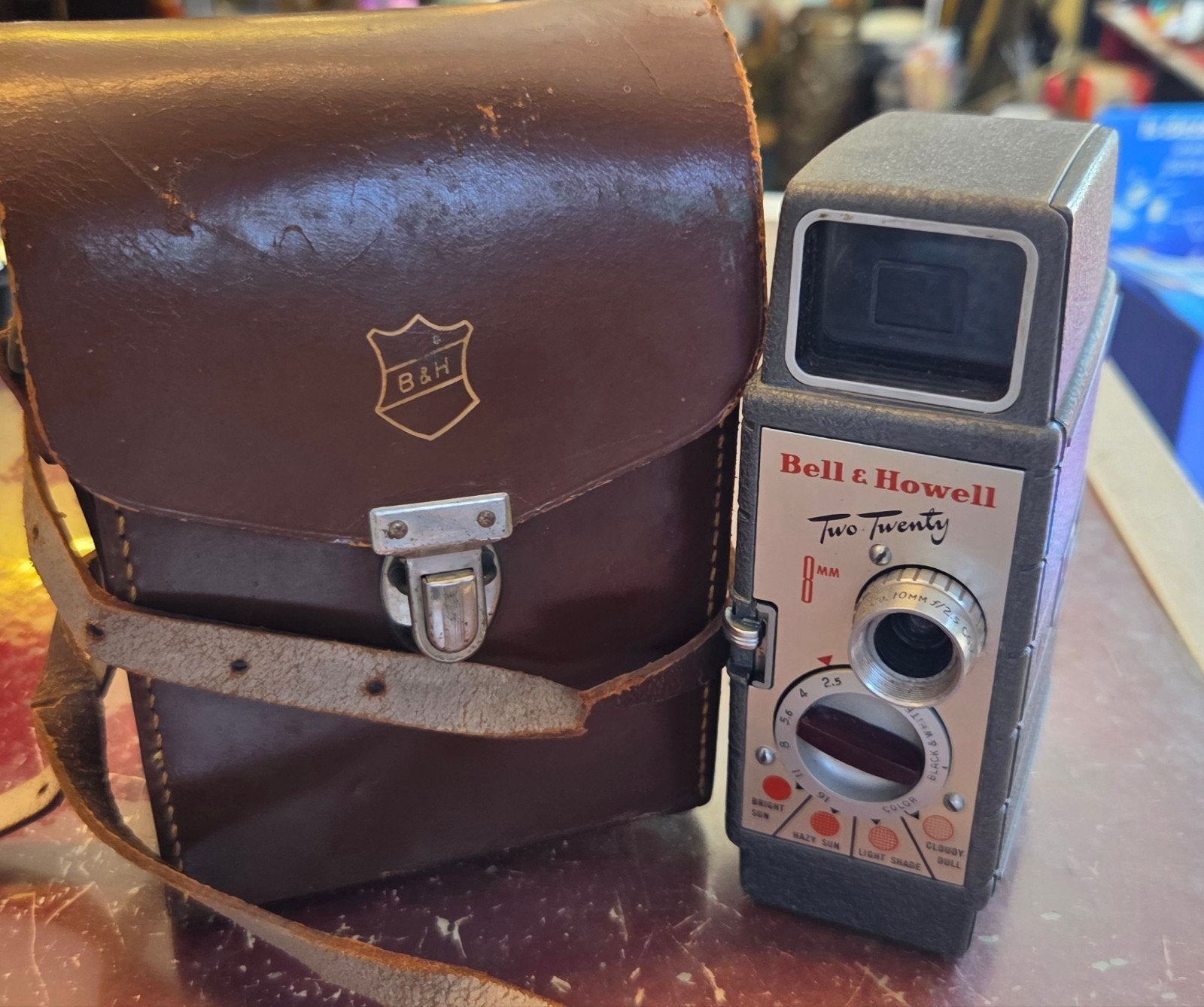 Vintage Bell & Howell Two Twenty 8mm filmcamera met tas, Ophalen of Verzenden, 8mm, Camera