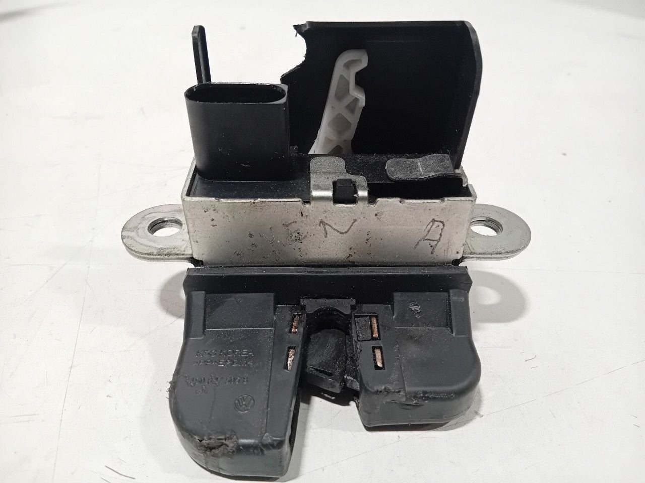 Slot mechaniek kofferdeksel achterklep elektrisch Volkswagen, Auto-onderdelen, Onderdelen@venauto.nl, Van der Ven Autorecycling B.V.