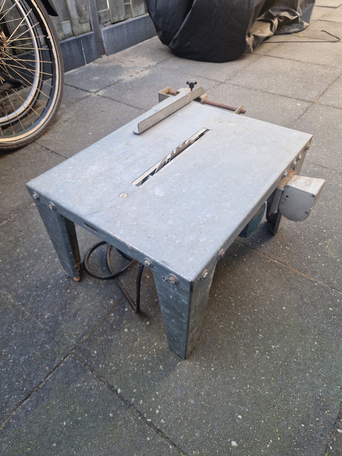 Zaagtafel met black en decker invalzaag, Ophalen, 1200 watt of meer, Cirkelzaag, 30 tot 70 mm