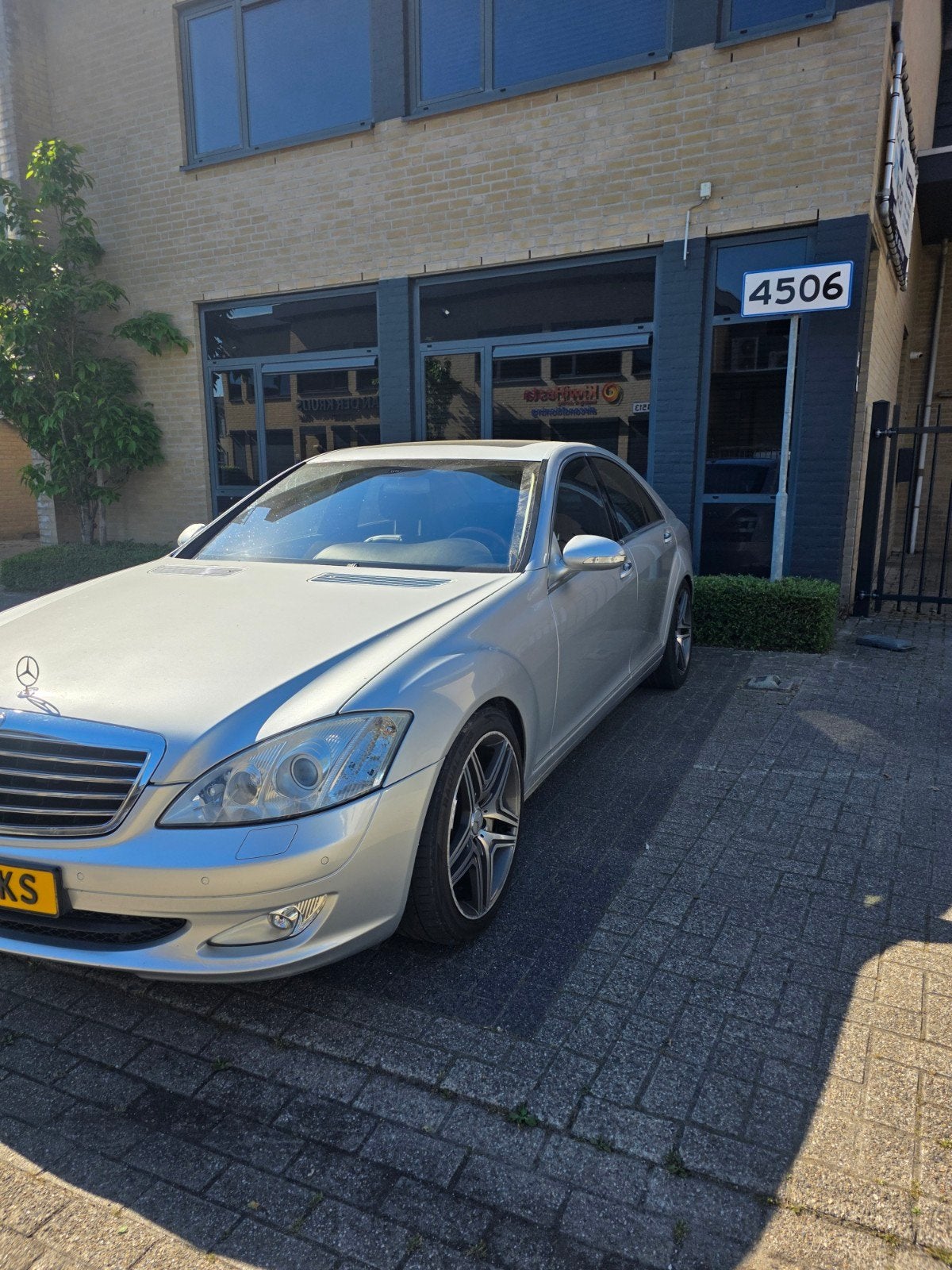 Mercedes-Benz S-Klasse 3.5 S350 AUT 2005 Grijs, Auto's, Mercedes-Benz, Automaat, 1780 kg, Achterwielaandrijving, Zwart