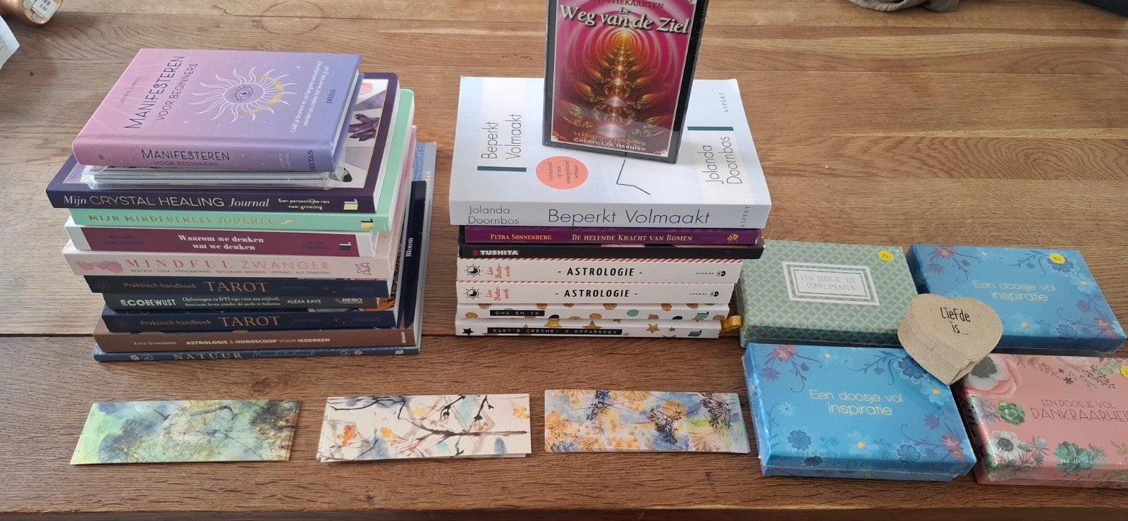 Diverse boeken, doosjes vol en Tarot deck., Ophalen, Nieuw